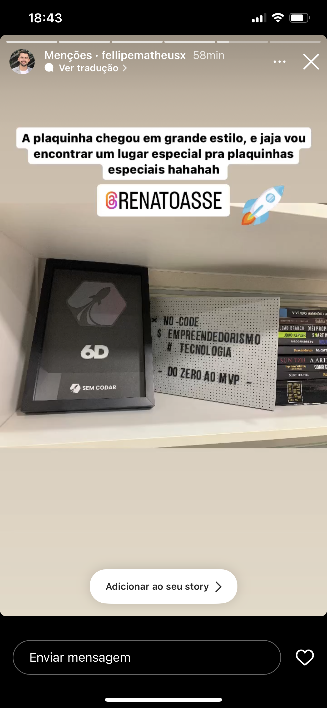 Placa comemorativa de aluno